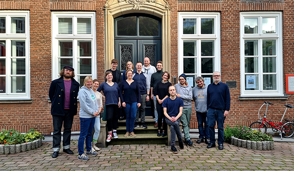 Thinktank Gruppenfoto vor Carl-Toepfer-Stiftung Hamburg